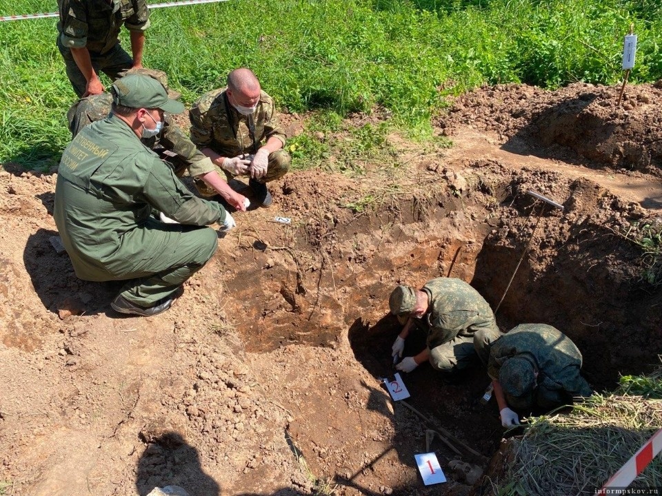 Останки двух человек и пулю обнаружили под Псковом