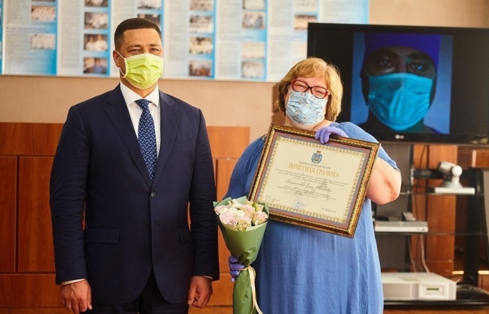 Почетные знаки получили медики Псковской городской больницы