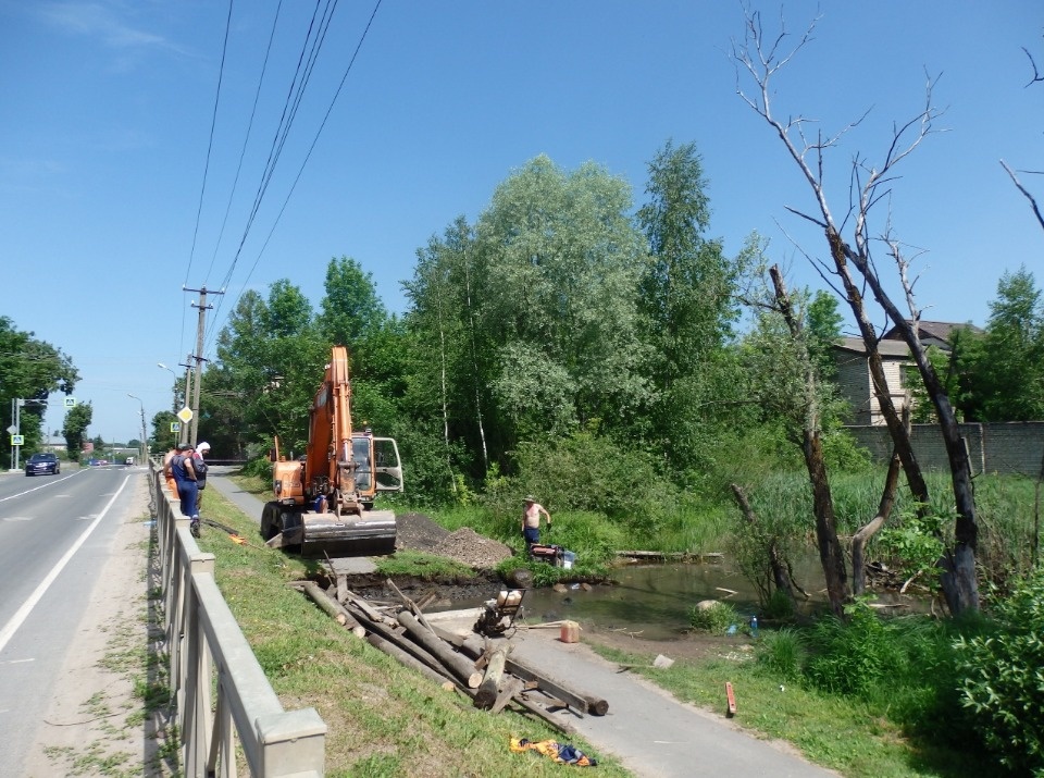 Пешеходный мост реконструируют в Порхове Пешеходный мост реконструируют в Порхове