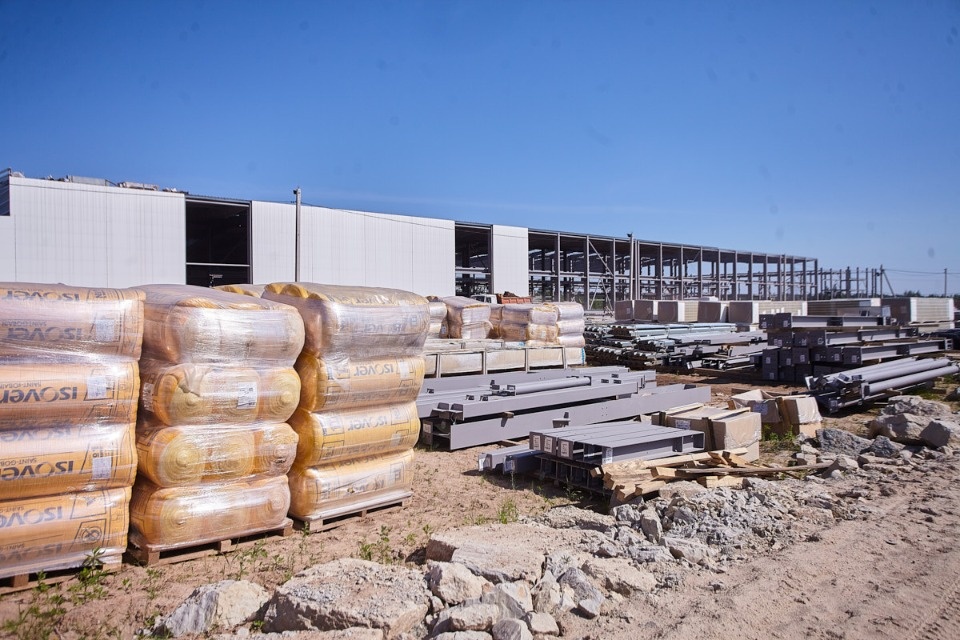 Наталья Юшко посетила строительную площадку завода «Титан-Полимер»