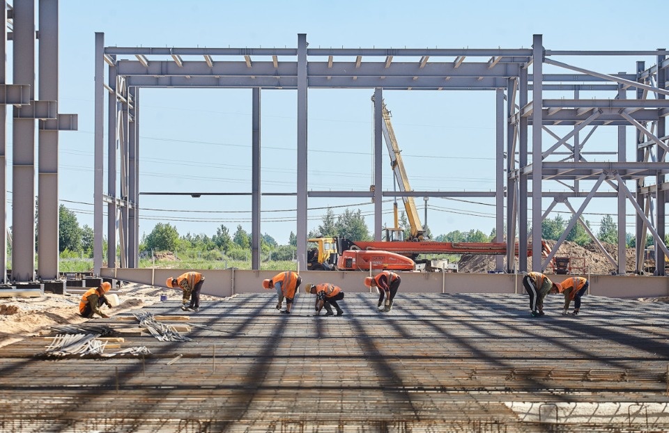 Наталья Юшко посетила строительную площадку завода «Титан-Полимер»