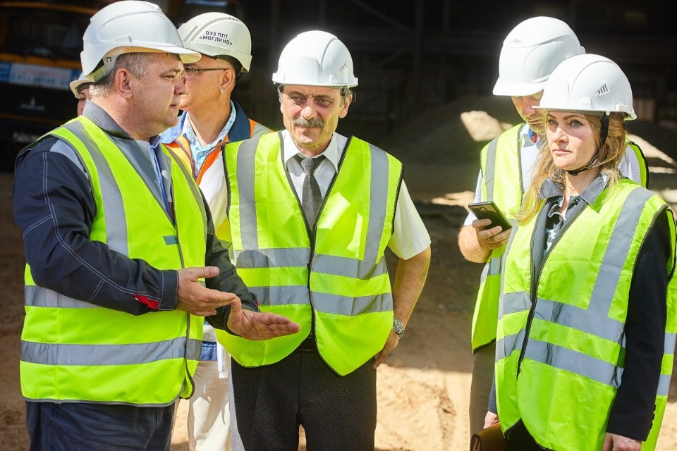 Наталья Юшко посетила строительную площадку завода «Титан-Полимер»