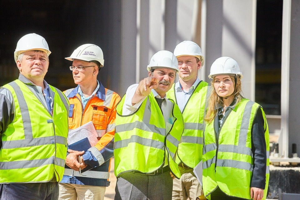 Наталья Юшко посетила строительную площадку завода «Титан-Полимер»