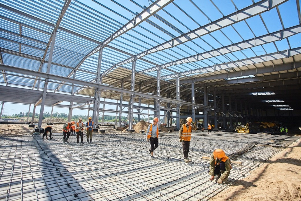 Наталья Юшко посетила строительную площадку завода «Титан-Полимер»