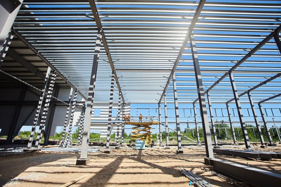 Наталья Юшко посетила строительную площадку завода «Титан-Полимер»