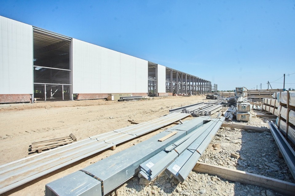 Наталья Юшко посетила строительную площадку завода «Титан-Полимер»