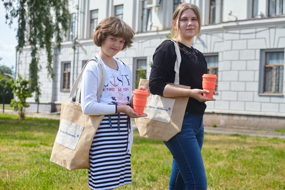 Псковский завод «Титан-Полимер» вручил подарки победителям экочелленджа