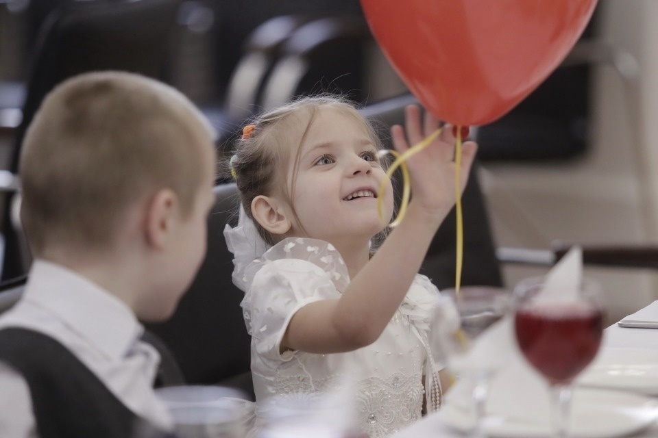 «Горячая линия» по безопасности детей летом заработает в Псковской области 8 июня