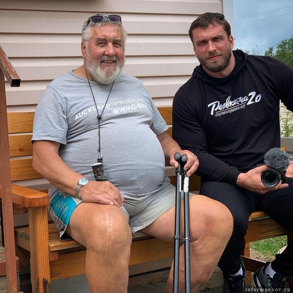 Команда проекта «Рывкачи» привезла новое оборудование для псковских тяжелоатлетов