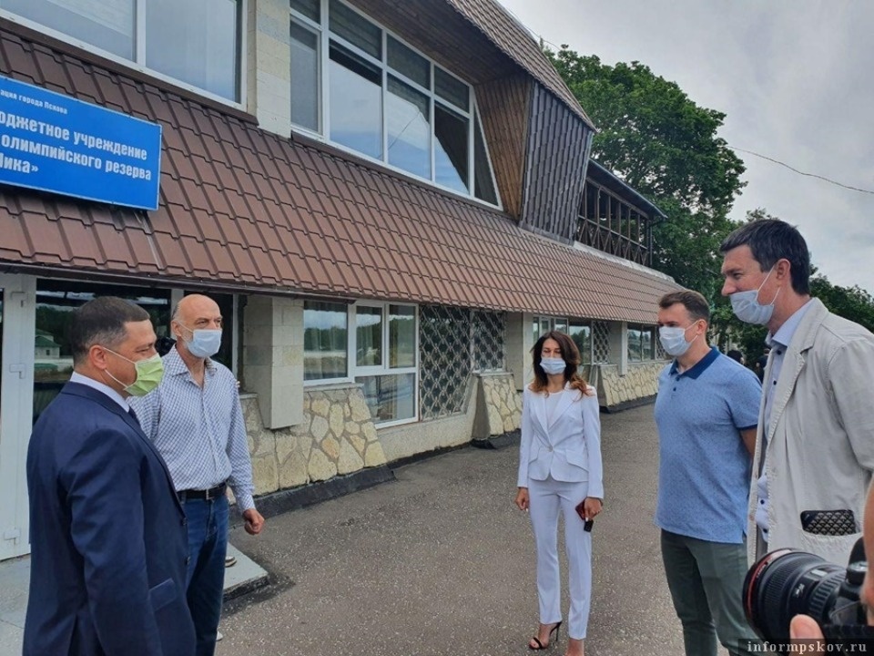 Президент Федерации гребного спорта осмотрел базу на реке Великой в Пскове Президент Федерации гребного спорта осмотрел базу на реке Великой в Пскове