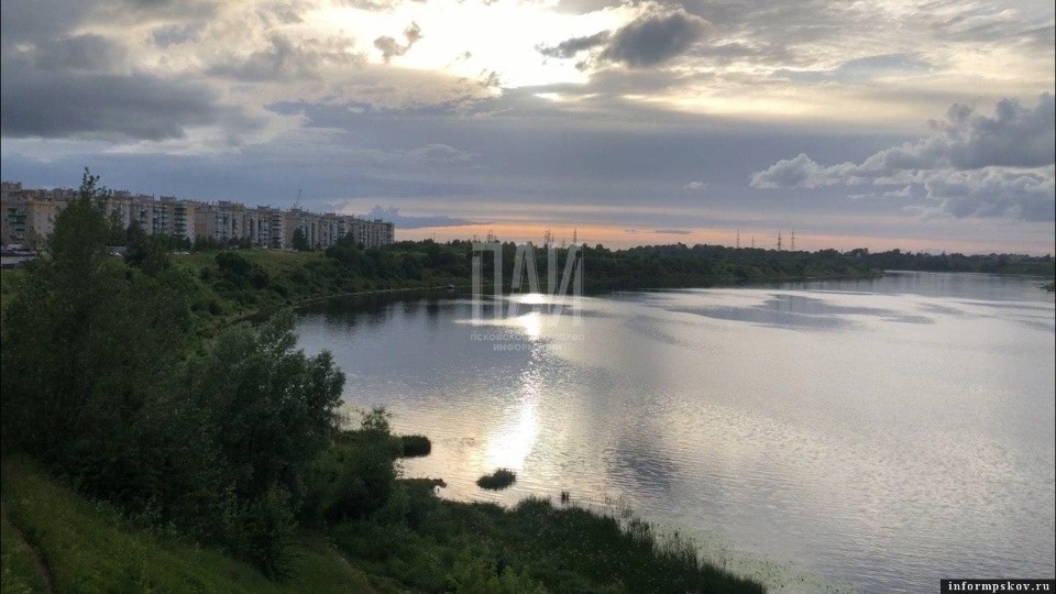 Мужчина утонул в реке Великой в Пскове