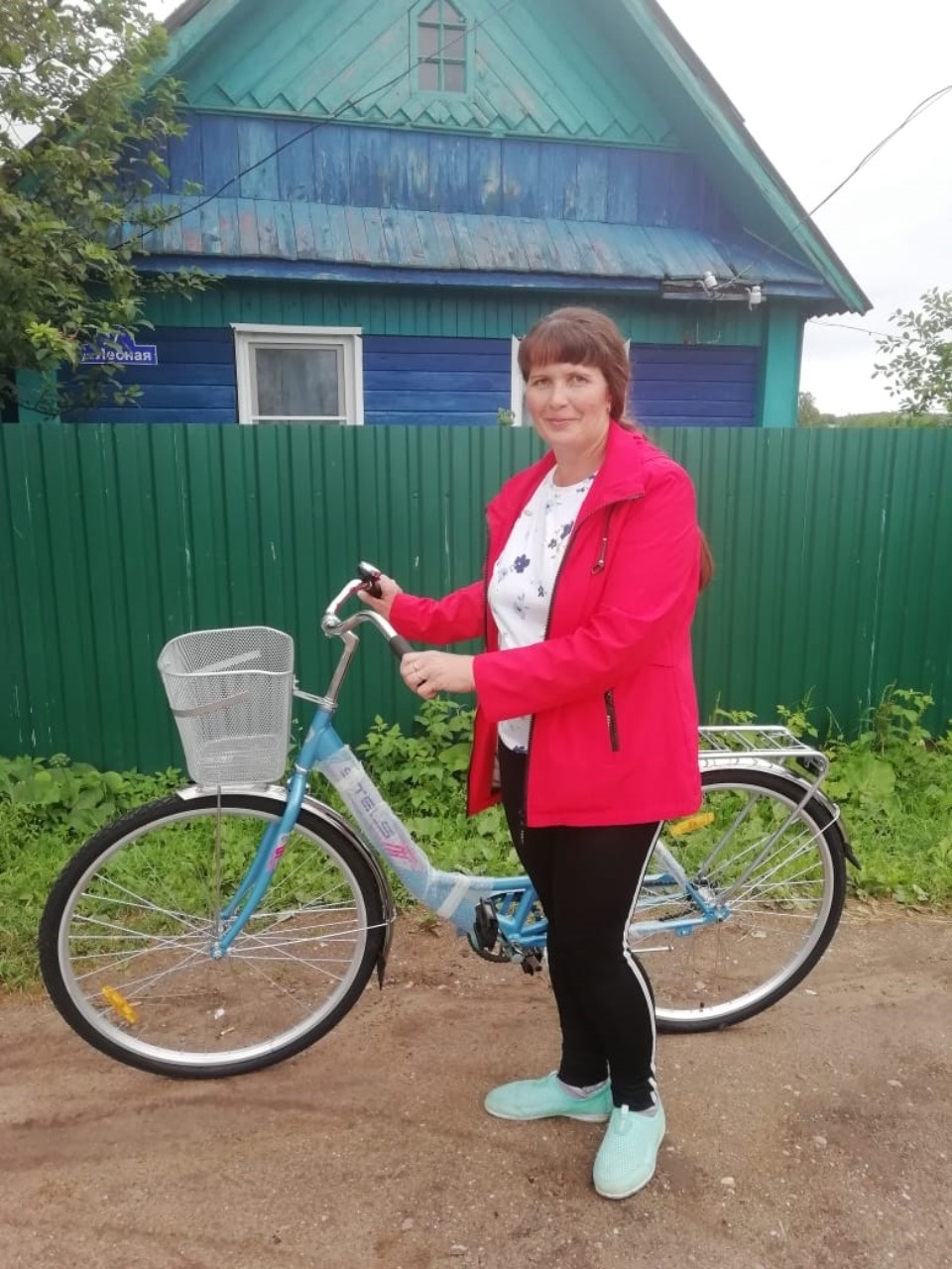 Великолукским соцработникам подарили велосипеды