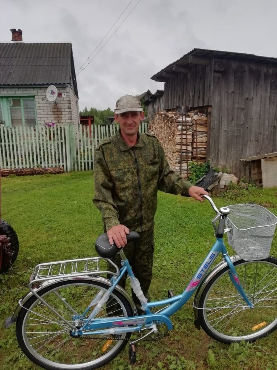 Великолукским соцработникам подарили велосипеды