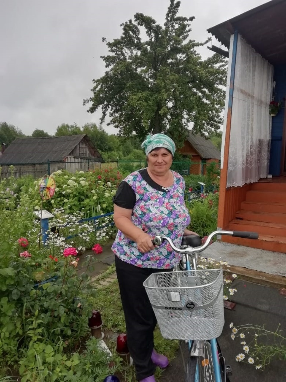 Великолукским соцработникам подарили велосипеды