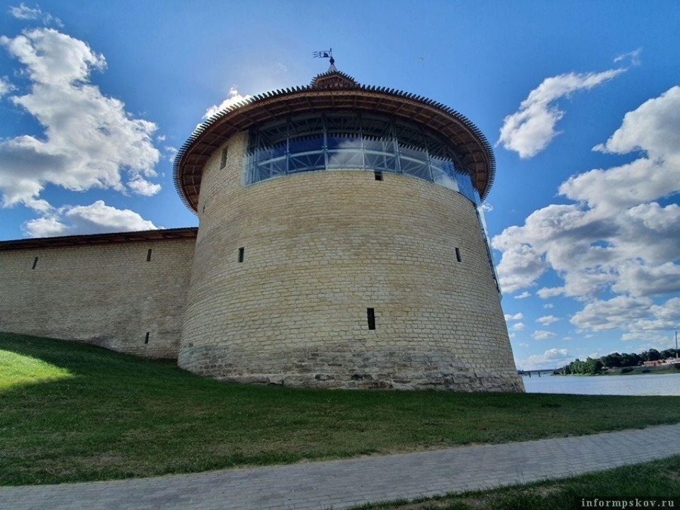 Псковские журналисты побывали на экскурсии в отреставрированных крепостных башнях Кремля