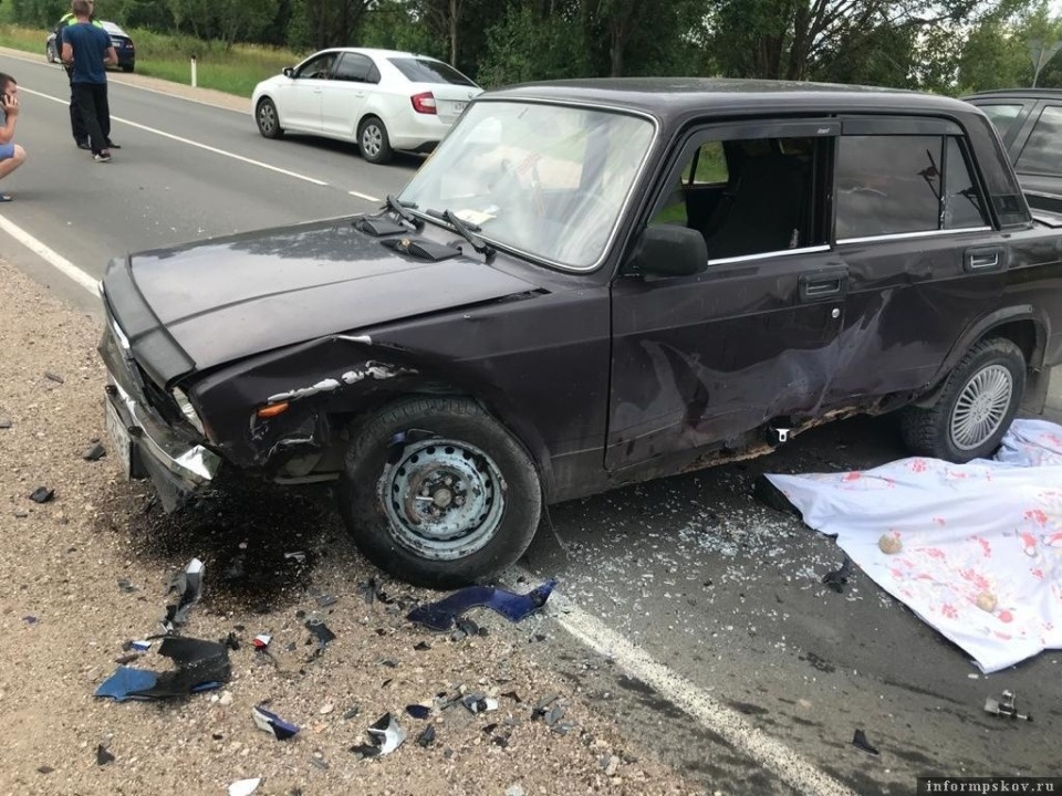 Мотоциклист погиб при столкновении с ВАЗом в Печорском районе
