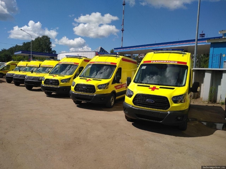 10 новых реанимобилей поступили в Псковскую область