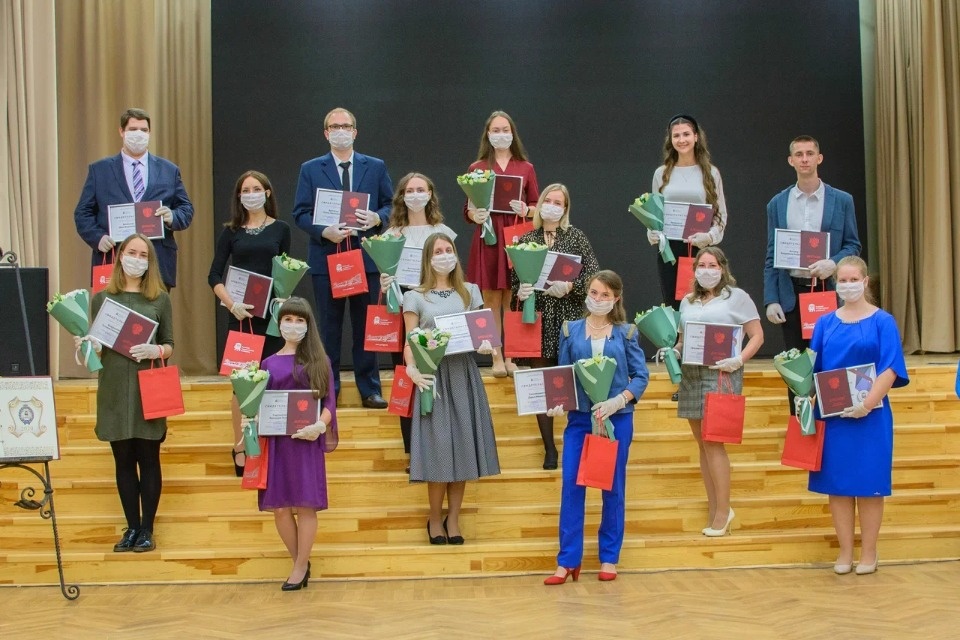 Михаил Ведерников вручил дипломы лучшим выпускникам ПсковГУ