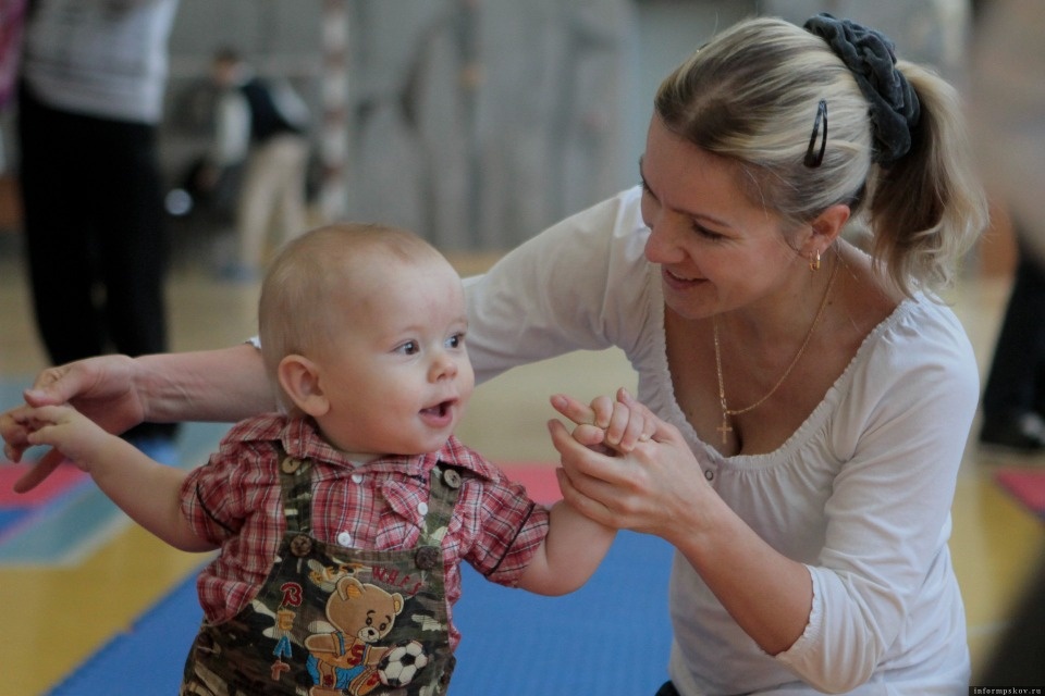 Более 170 находящихся в декрете псковичек прошли переобучение