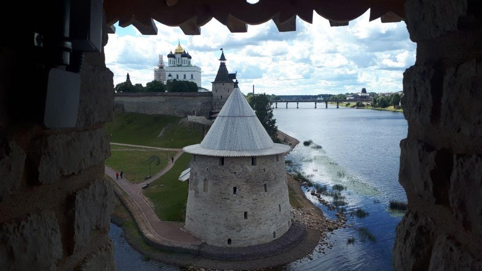  Идею строительства моста между двумя башнями псковского Кремля поддержал губернатор