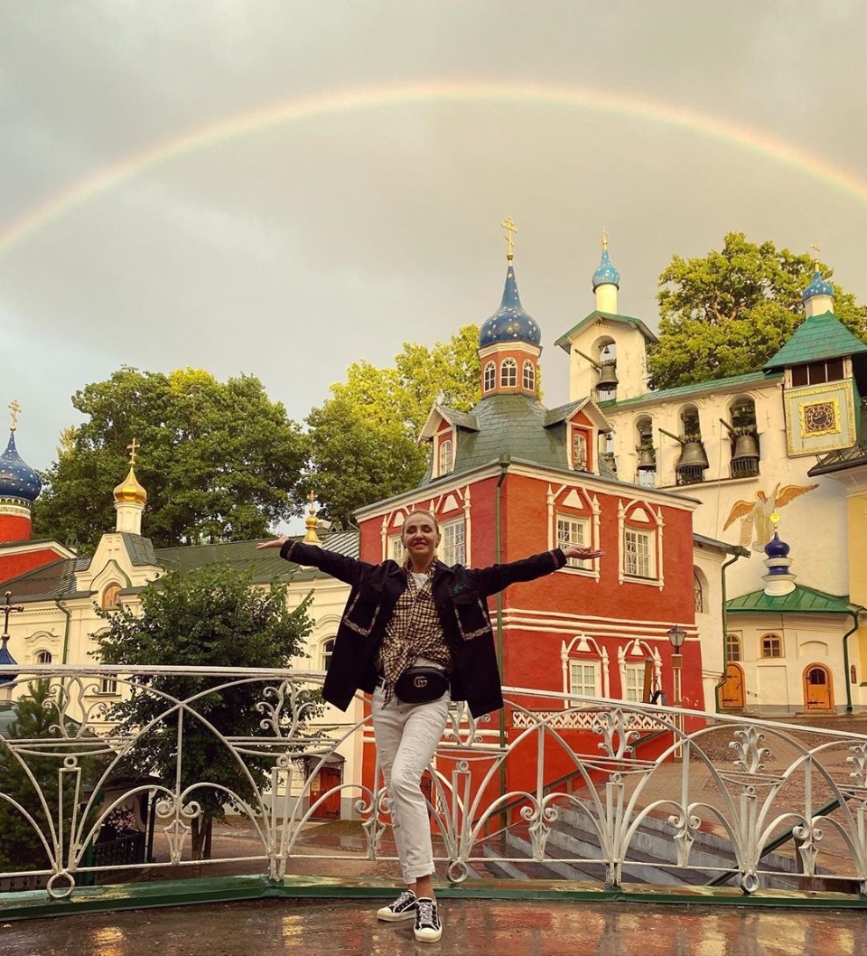 Татьяна Навка посетила Псково-Печерский монастырь