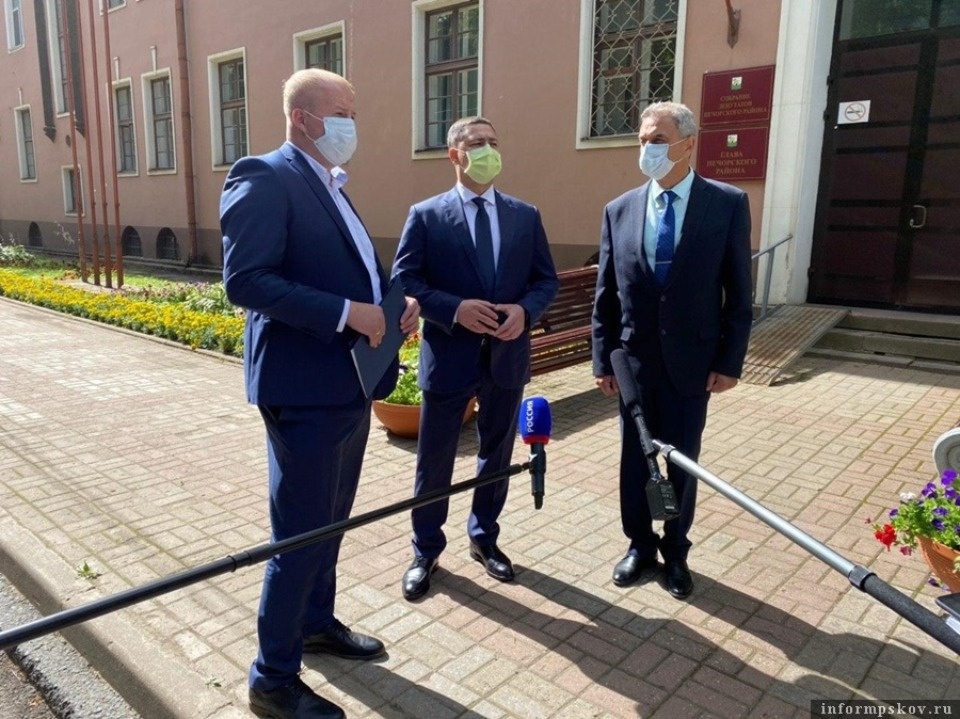 Ход ремонта улицы Каштановой в Печорах проконтролировал Михаил Ведерников 