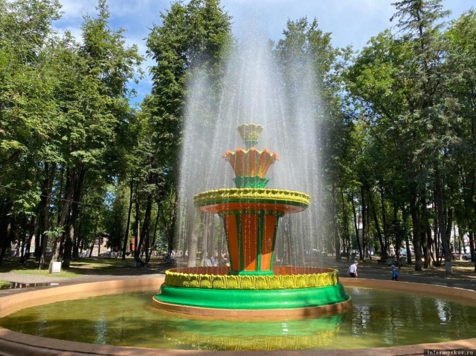  В Пскове заработали фонтаны