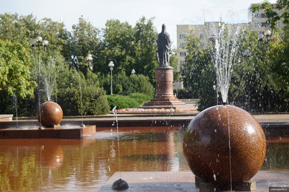  В Пскове заработали фонтаны