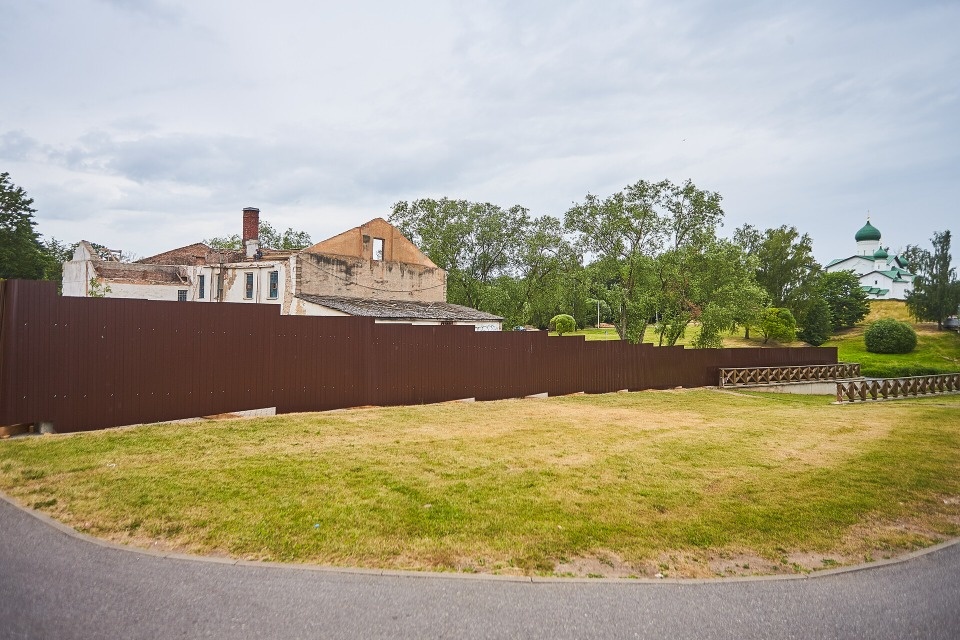 Фирма веники вяжет