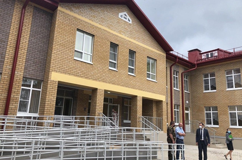 Эксперты продолжат наблюдать за поведением грунтов под детсадом в Великих Луках 