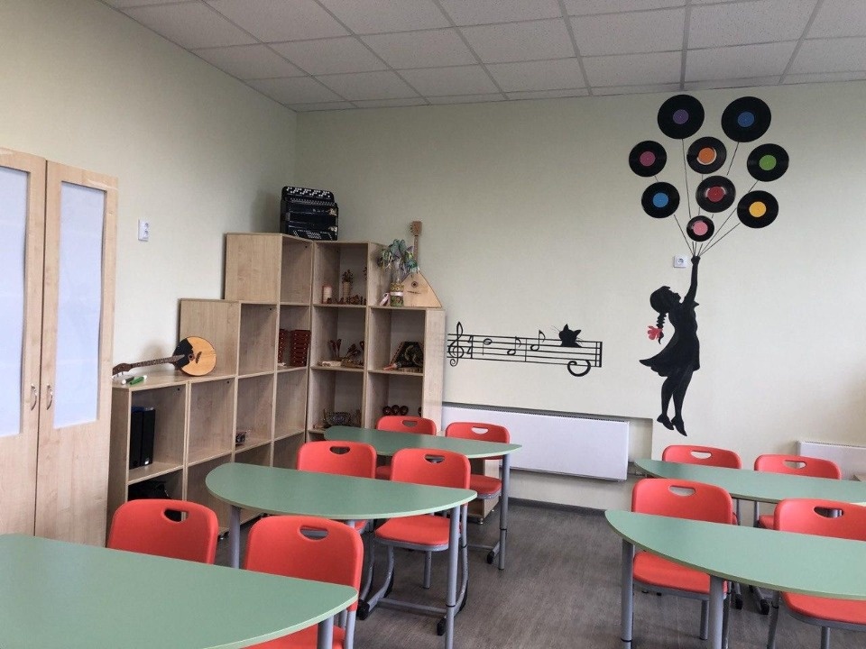 Михаил Ведерников оценил качество реконструкции школы  №6 в Великих Луках