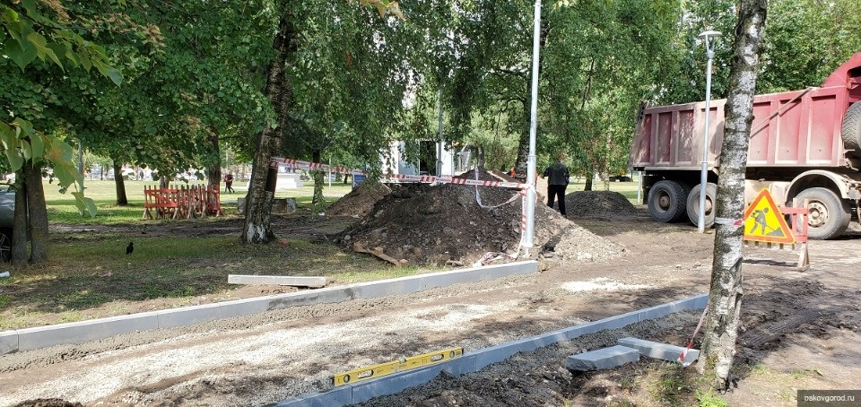 В парке на улице Энтузиастов в Пскове проложат пешеходные и велодорожки