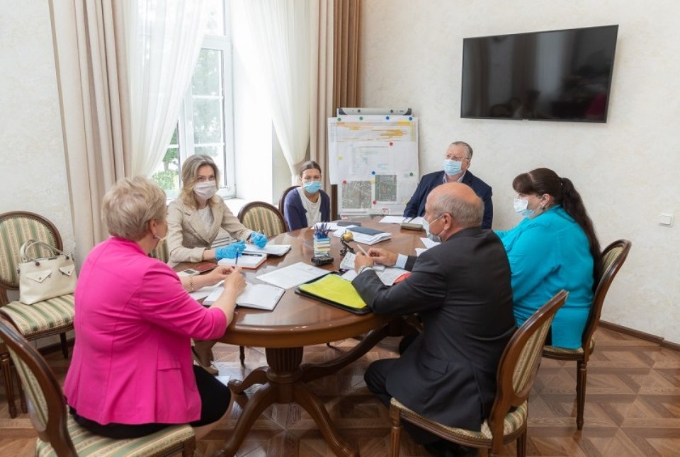 До 4 августа в Псковской области завершат выплаты на детей от 3 до 7 лет 