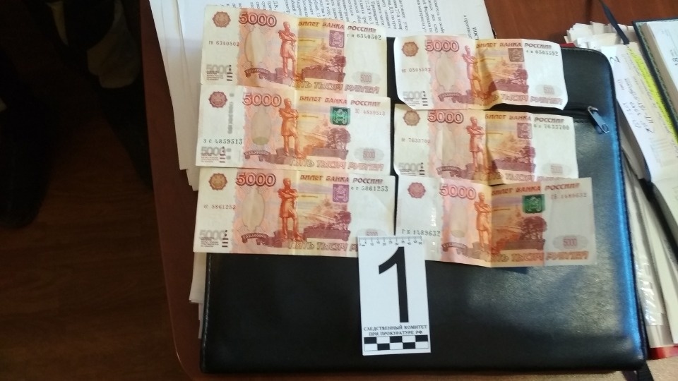 Начальник одного из подразделений псковской пожарной части отбирал у подчинённых премии