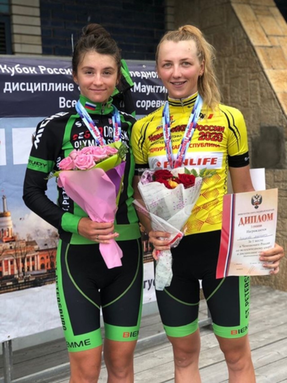 «Золото» и «серебро» завоевали великолукские велогонщицы на Чемпионате России