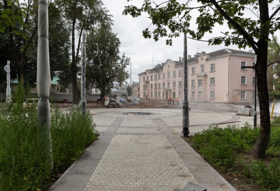 К 1 сентября откроют круговое движение на развязке улиц Поземского и Труда в Пскове