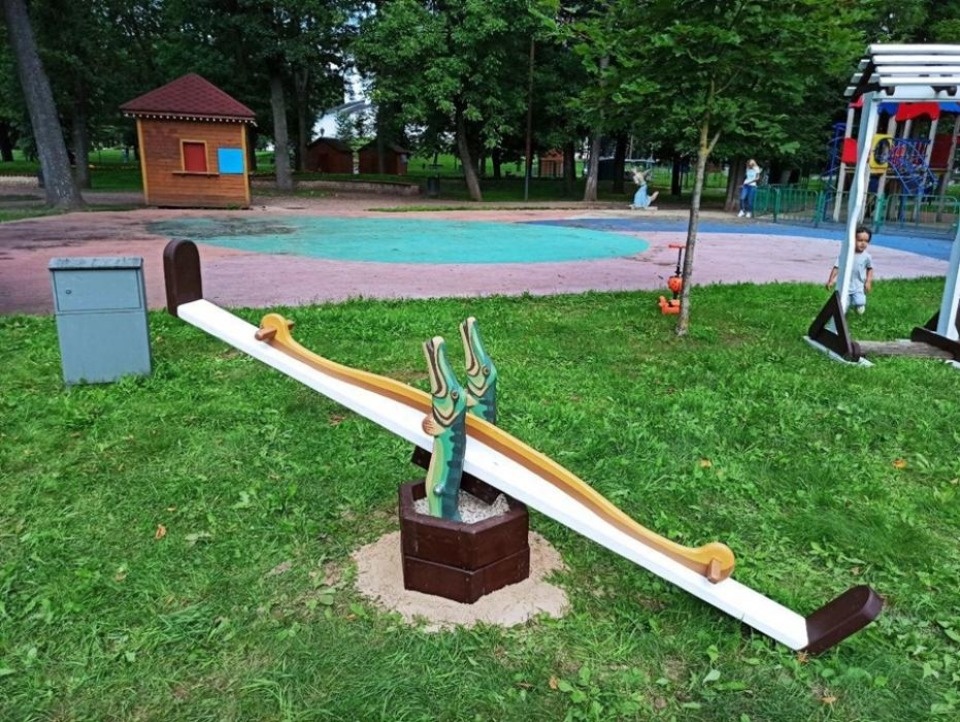 Площадку по сказке «По щучьему веленью» установили в Детском парке Пскова