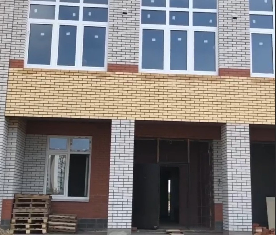 К чистовой отделке приступили строители в новом псковском детсаду