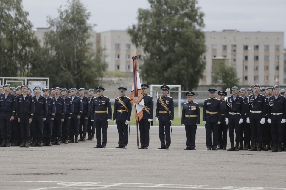 Передача боевого знамени новому командиру состоялась в псковской дивизии