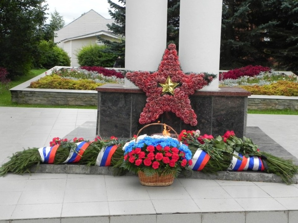 С 76-й годовщиной освобождения района от немецко-фашистских захватчиков поздравил печерян губернатор