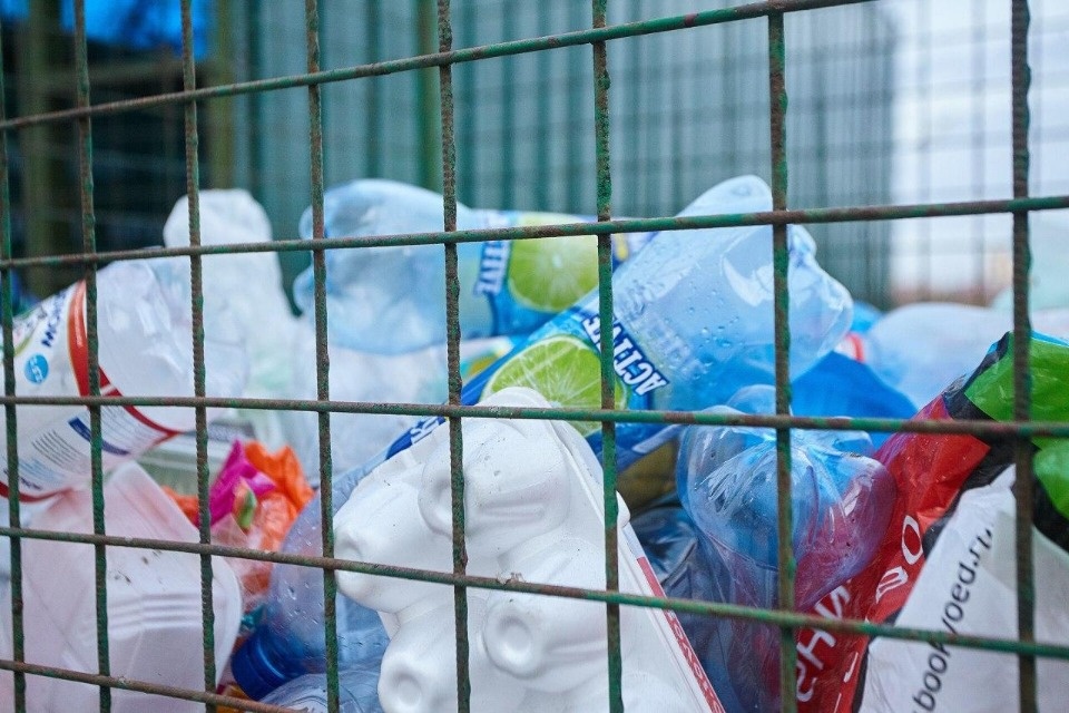 Псковские магазины занялись сортировкой мусора