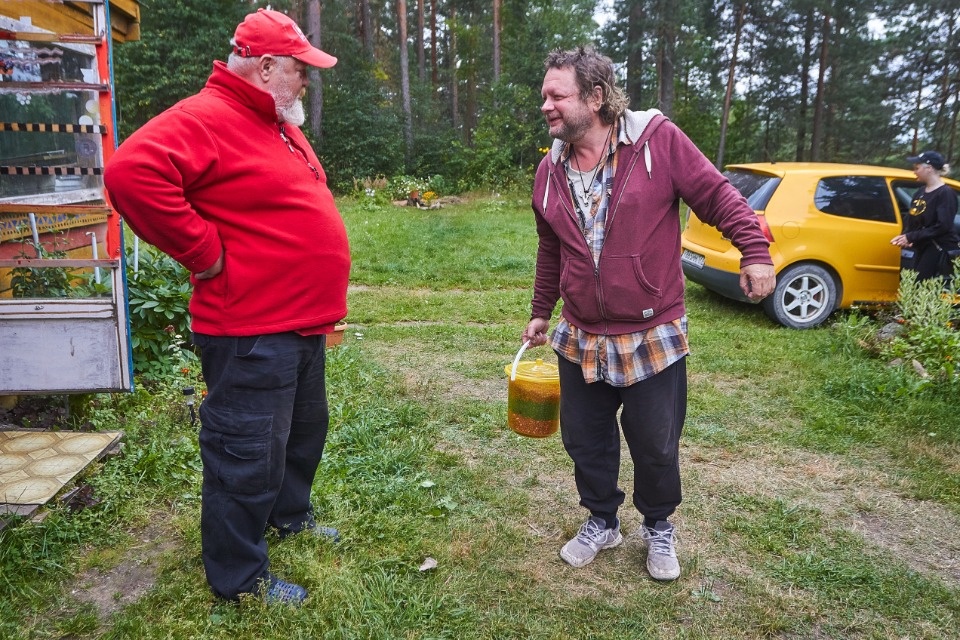 Живые и мёртвая