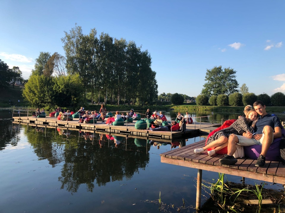 Первый концерт «Музыка на воде» в Мирожском дендропарке Пскова собрал больше тысячи зрителей