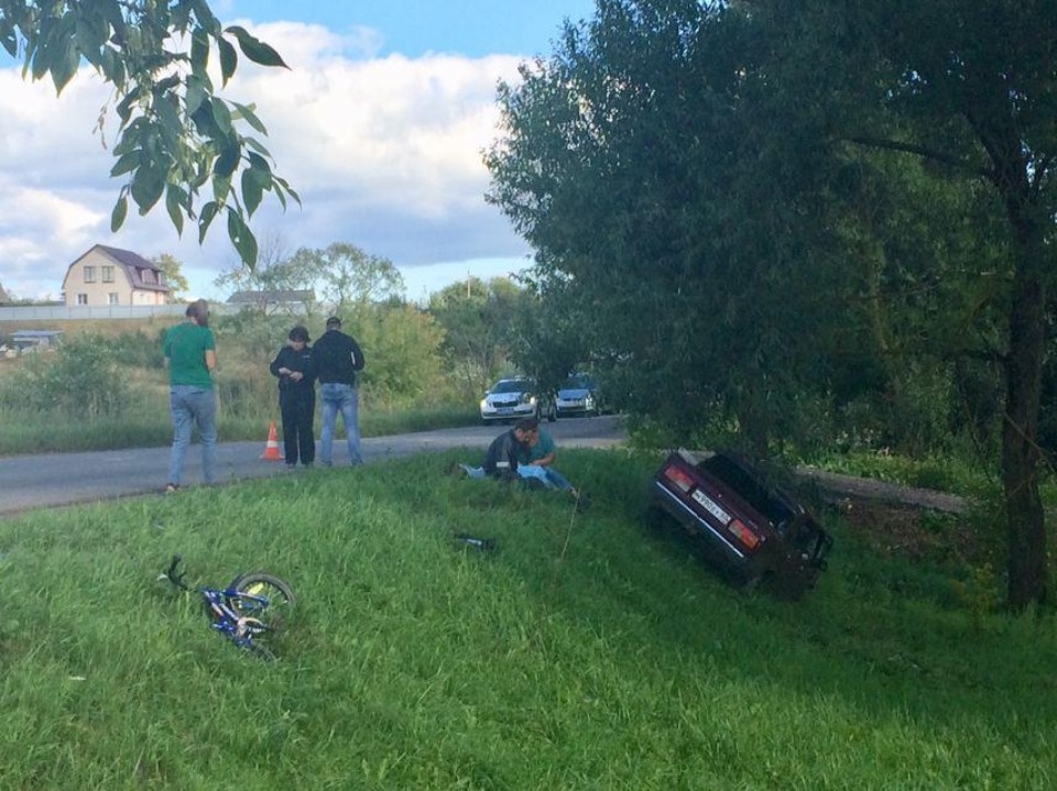 Дети в возрасте 4 лет и 9 месяцев погибли в Великих Луках под колесами автомобиля