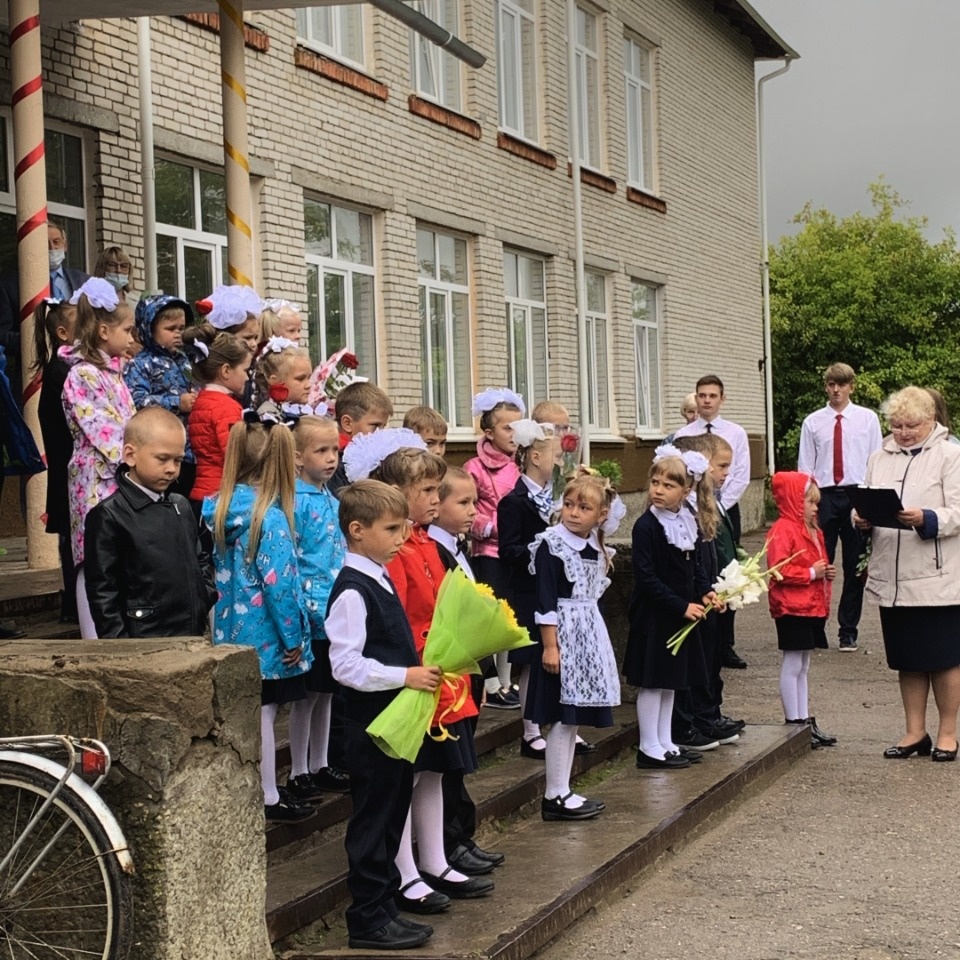 Спортивный инвентарь подарил завод «Титан-Полимер» школам в Моглино и Тямше