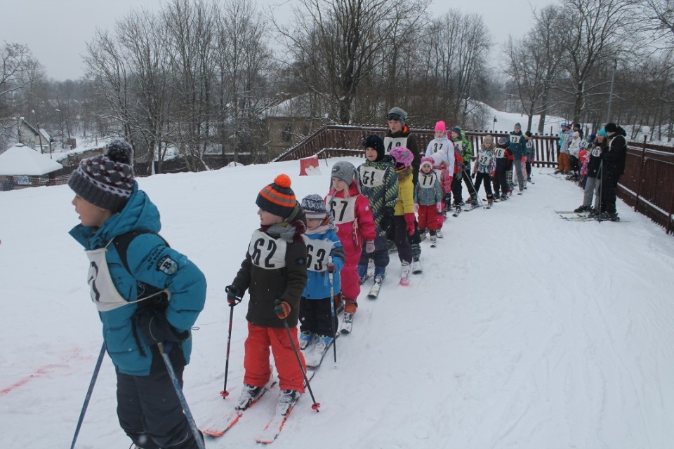 Снегопад зимой и летом 