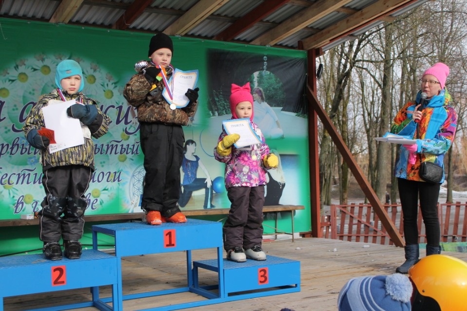 Снегопад зимой и летом 