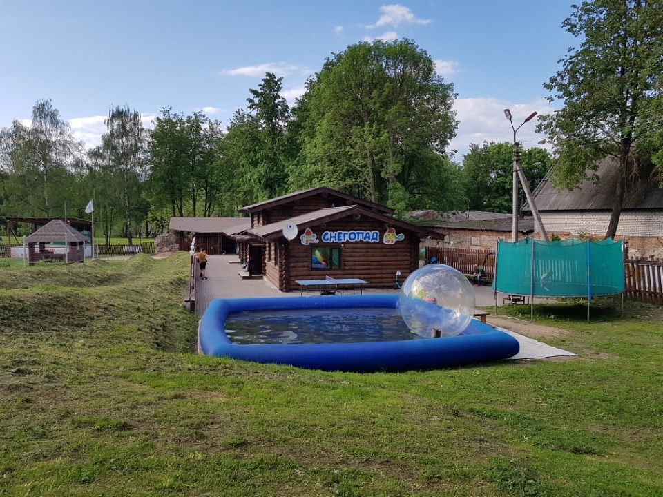 Снегопад зимой и летом 