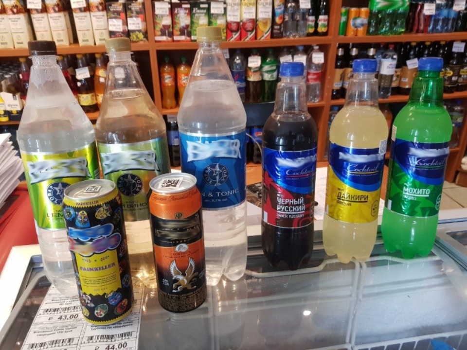  300 литров винных напитков и коктейлей без документов изъяли в Пскове