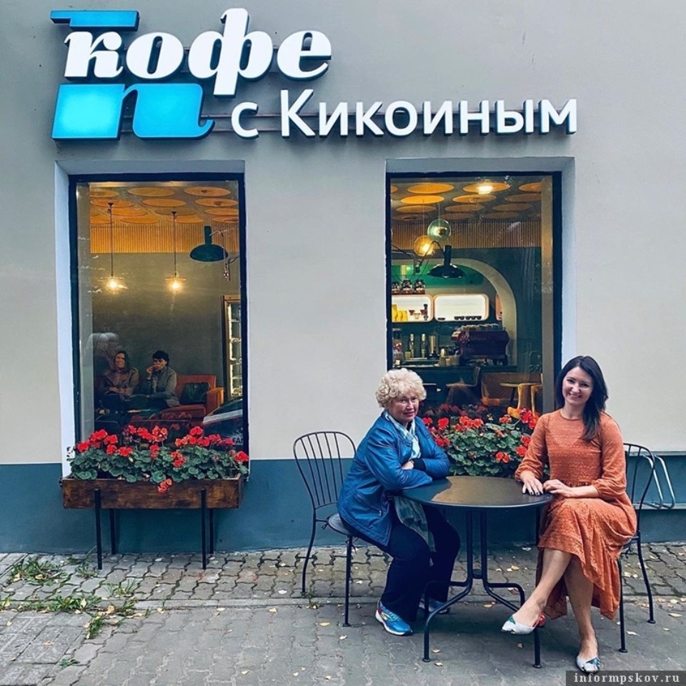 Мать Ксении Собчак навестила родовой дом в Псковской области